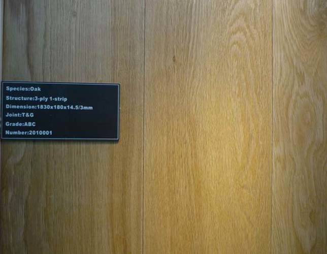 Multi Layer Hand Scraped Oak Engineered Wood Floor