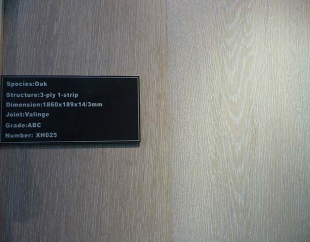 Solid Oak Wooden Floors for Indoor Cafe