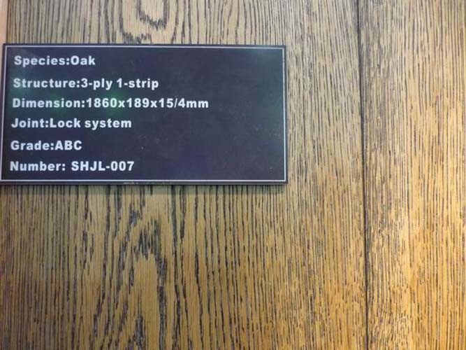 Multi Layer Hand Scraped Oak Engineered Wood Floor