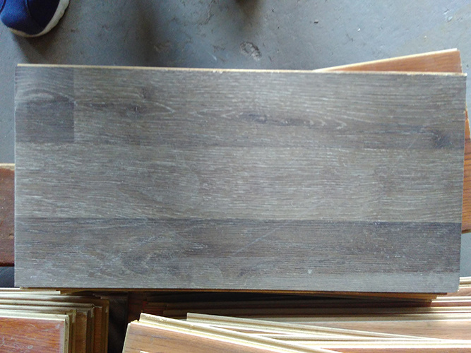 8.3mm E1 HDF AC4 Laminate Laminated Flooring